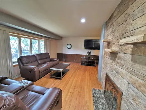 1005 E 4th St, Belvidere, IL 61008 photo 8