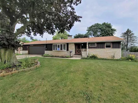 1005 E 4th St, Belvidere, IL 61008 photo 1