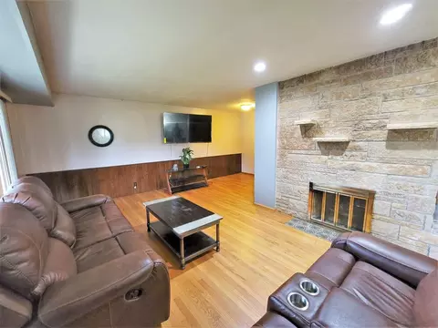 1005 E 4th St, Belvidere, IL 61008 photo 5