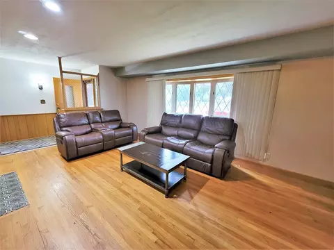 1005 E 4th St, Belvidere, IL 61008 photo 7