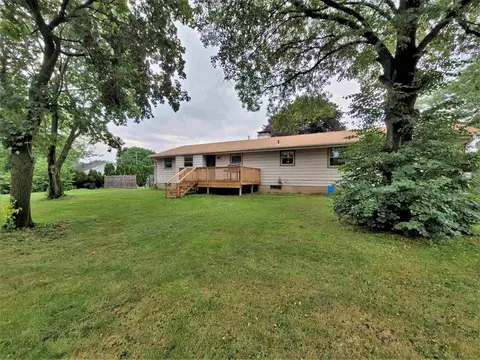 1005 E 4th St, Belvidere, IL 61008 photo 3
