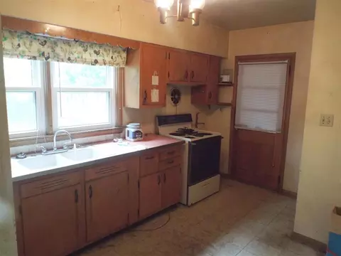 2632 E River Rd, Freeport, IL 61032 photo 2