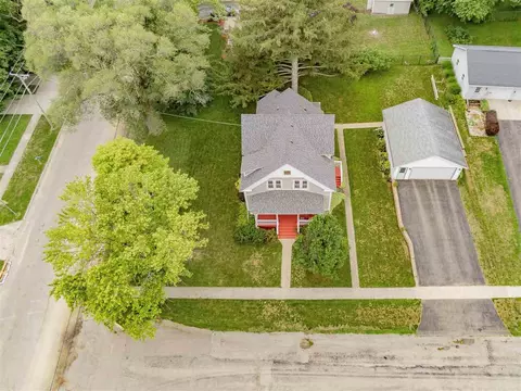 737 Division St, Pecatonica, IL 61063 photo 3