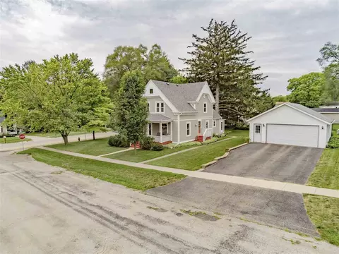 737 Division St, Pecatonica, IL 61063 photo 2