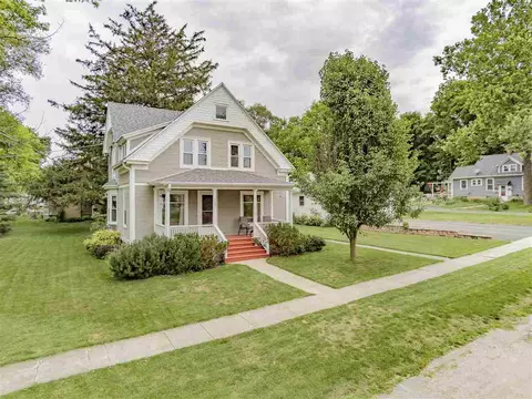 737 Division St, Pecatonica, IL 61063 photo 1