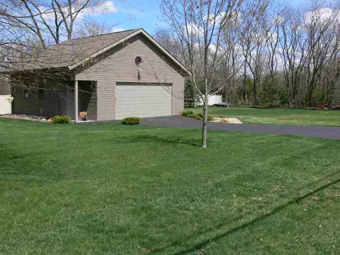 10899 Sixth St, Roscoe, IL 61073 photo 4