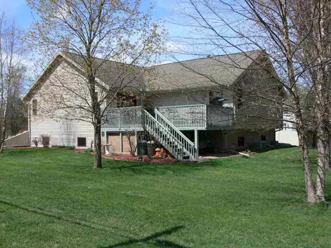 10899 Sixth St, Roscoe, IL 61073 photo 3