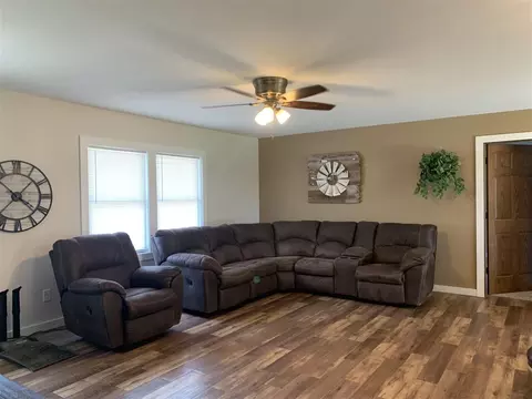 506 E Ridge St, Mount Carroll, IL 61053 photo 4