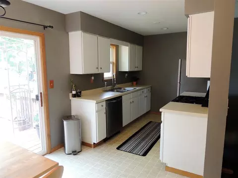 140 Rainbow Dr, Capron, IL 61012 photo 6
