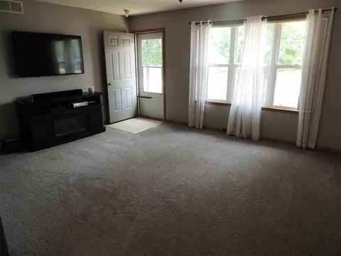 140 Rainbow Dr, Capron, IL 61012 photo 3