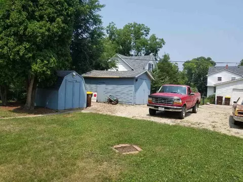 219 W Sixth St, Pecatonica, IL 61063 photo 4