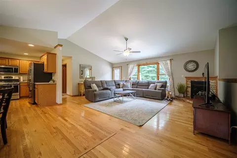 13748 Beaver Rd, Roscoe, IL 61073 photo 8