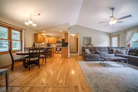 13748 Beaver Rd, Roscoe, IL 61073 photo 9