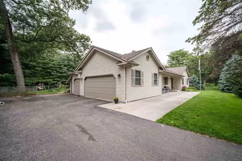 13748 Beaver Rd, Roscoe, IL 61073 photo 4