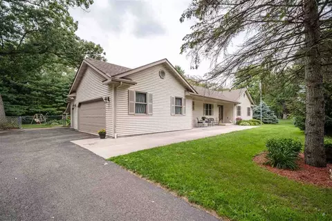 13748 Beaver Rd, Roscoe, IL 61073 photo 2