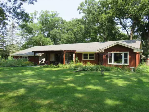 8766 Lovesee Rd, Roscoe, IL 61073 photo 1