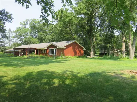 8766 Lovesee Rd, Roscoe, IL 61073 photo 3