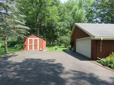 8766 Lovesee Rd, Roscoe, IL 61073 photo 2