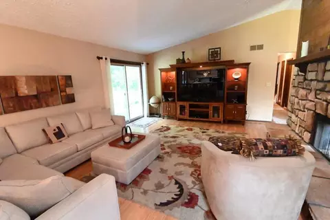 7766 Louella Dr, Roscoe, IL 61073 photo 2