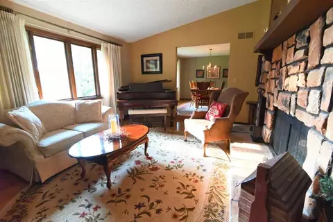 7766 Louella Dr, Roscoe, IL 61073 photo 9
