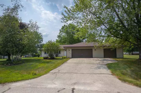 11686 Balsa Ln, Roscoe, IL 61073 photo 1