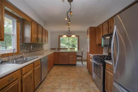 11686 Balsa Ln, Roscoe, IL 61073 photo 6