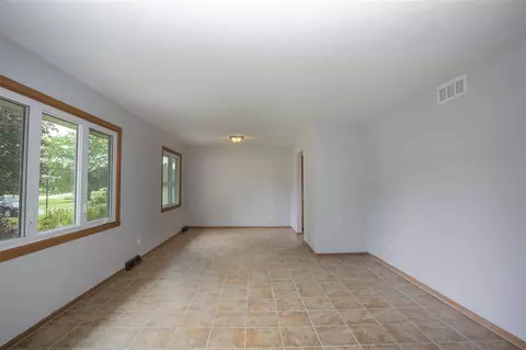 11686 Balsa Ln, Roscoe, IL 61073 photo 2