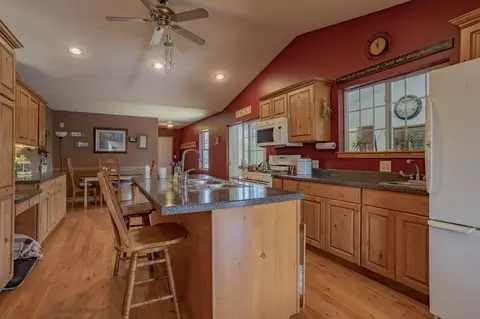 12005 N Davis, Davis, IL 61019 photo 3