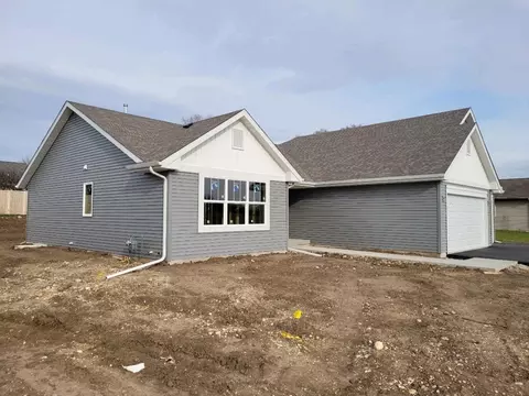 879 Bridget Dr, Beloit, WI 53511 photo 2