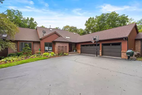 8024 Killarney Aire Rd, Roscoe, IL 61073 photo 1