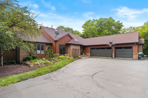 8024 Killarney Aire Rd, Roscoe, IL 61073 photo 2