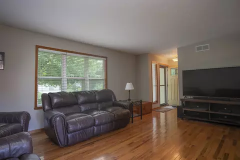 899 Brandy Bend Rd, Roscoe, IL 61073 photo 5