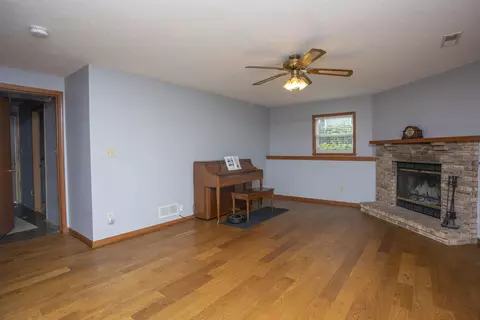 899 Brandy Bend Rd, Roscoe, IL 61073 photo 14
