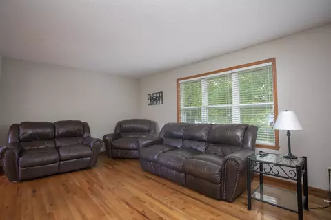 899 Brandy Bend Rd, Roscoe, IL 61073 photo 4
