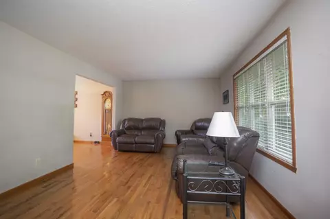 899 Brandy Bend Rd, Roscoe, IL 61073 photo 3