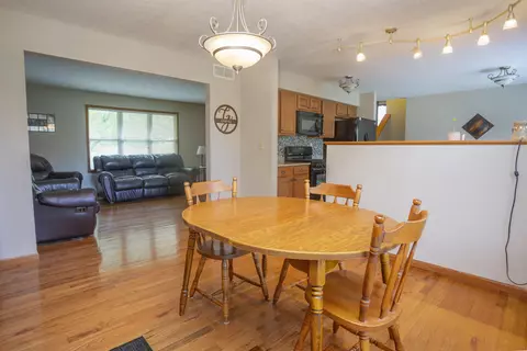 899 Brandy Bend Rd, Roscoe, IL 61073 photo 7