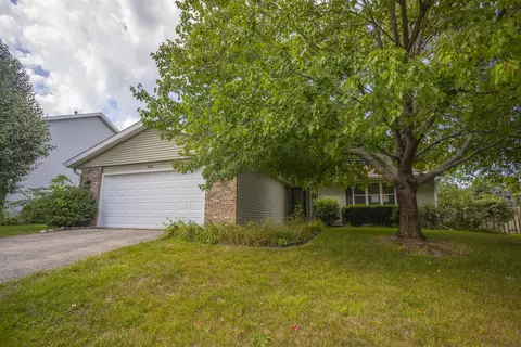899 Brandy Bend Rd, Roscoe, IL 61073 photo 1