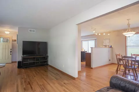 899 Brandy Bend Rd, Roscoe, IL 61073 photo 6