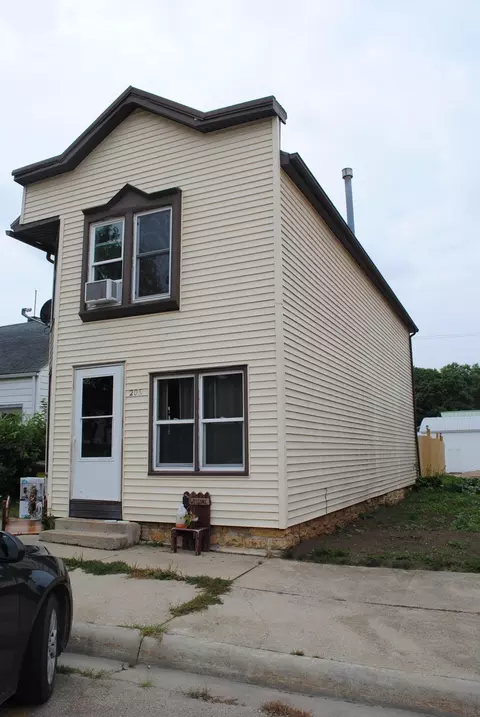 206 N Main St, Leaf River, IL 61047 photo 3