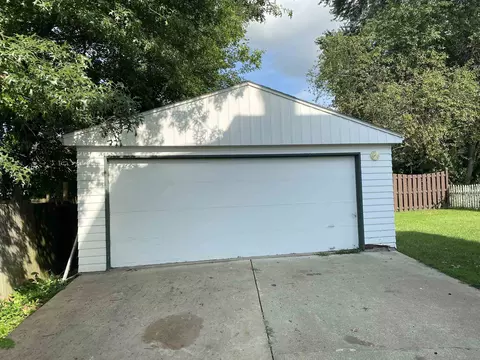 1211 S Maple Ave, Freeport, IL 61032 photo 17