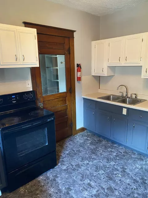 1211 S Maple Ave, Freeport, IL 61032 photo 3