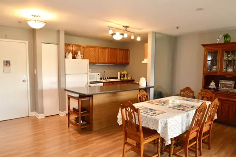 3265 Kirchoff Rd, Rolling Meadows, IL 60008 photo 3