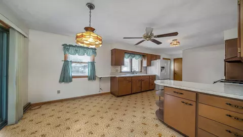 130 N Maple Ave, Byron, IL 61010 photo 5