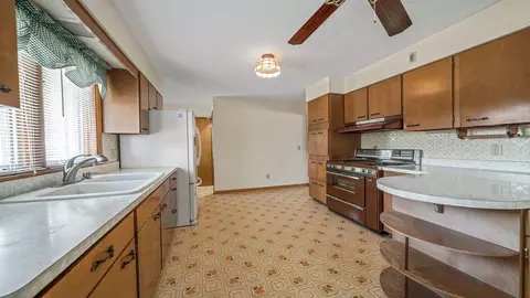 130 N Maple Ave, Byron, IL 61010 photo 10