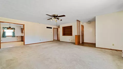 130 N Maple Ave, Byron, IL 61010 photo 3