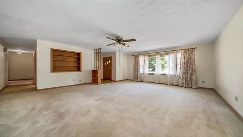 130 N Maple Ave, Byron, IL 61010 photo 2