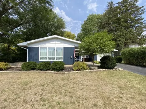 313 W Pearl St, Lanark, IL 61046 photo 2