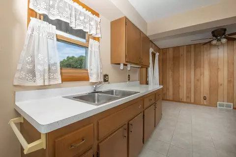 1121 Taylor St, Pecatonica, IL 61063 photo 8
