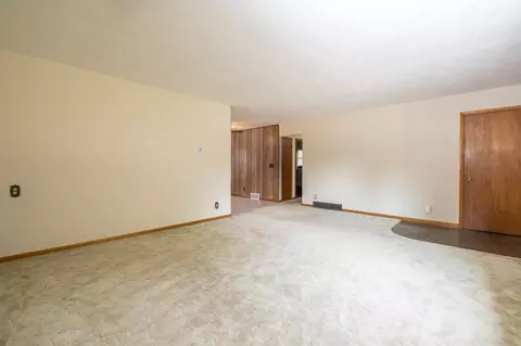 1121 Taylor St, Pecatonica, IL 61063 photo 5