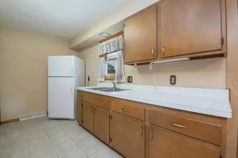 1121 Taylor St, Pecatonica, IL 61063 photo 6
